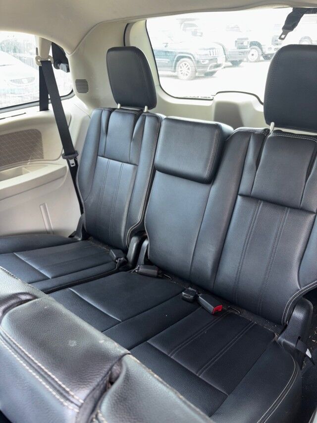 2013 Chrysler Town & Country Touring-L Cleveland OH