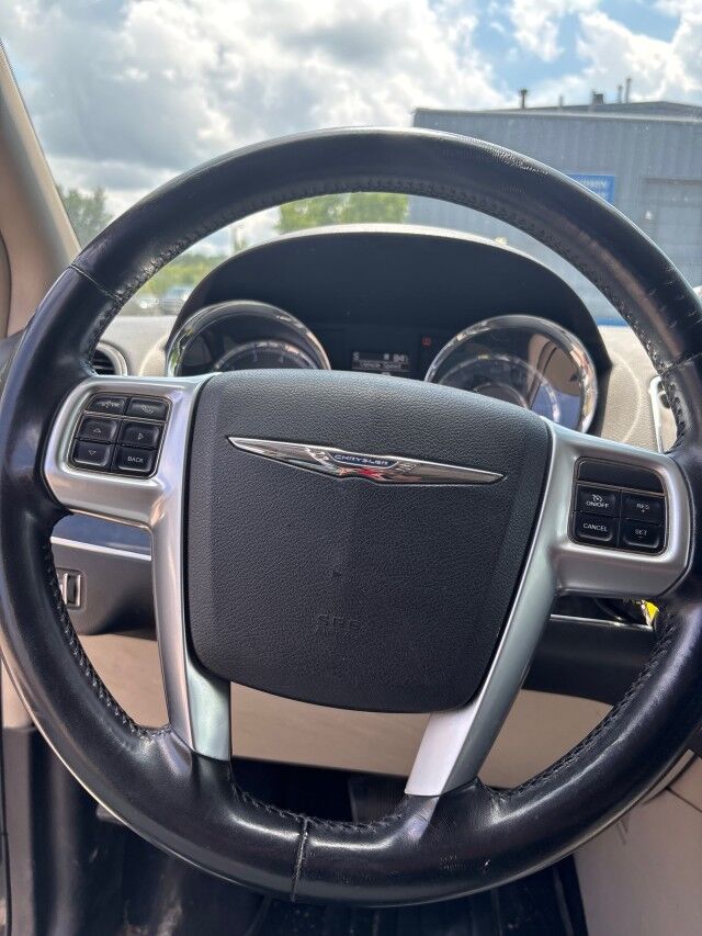 2013 Chrysler Town & Country Touring-L Cleveland OH