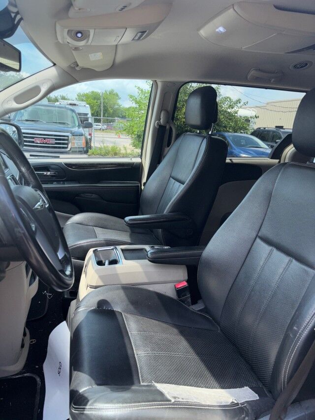 2013 Chrysler Town & Country Touring-L Cleveland OH
