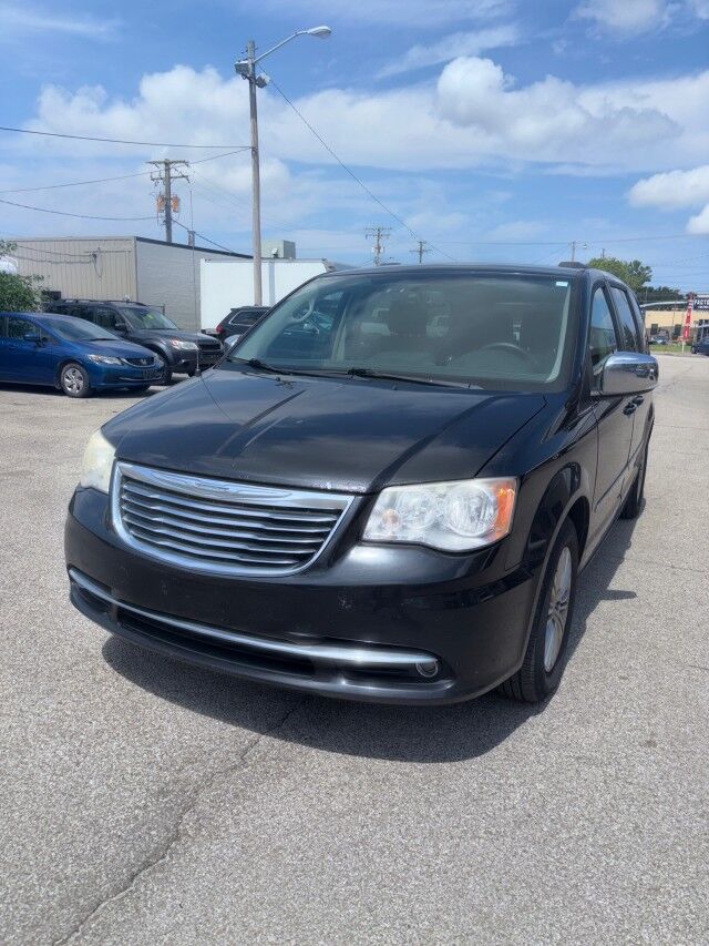 2013 Chrysler Town & Country Touring-L Cleveland OH