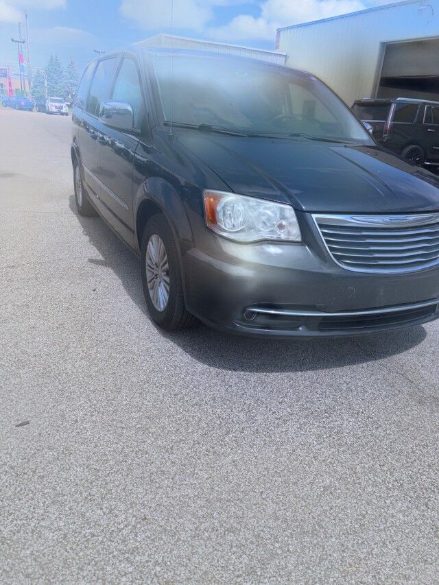 2013 Chrysler Town & Country Touring-L Cleveland OH