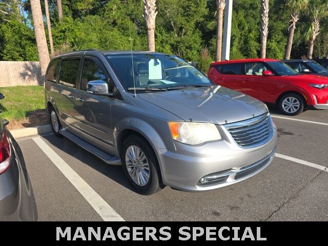 2013 Chrysler Town &amp; Country Touring-L