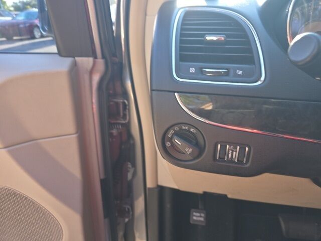 2013 Chrysler Town &amp; Country Touring-L St. Augustine FL