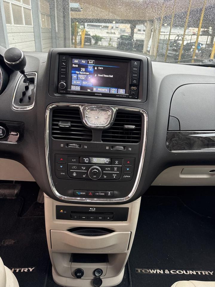 2013 Chrysler Town &amp; Country Touring-L Gaithersburg MD