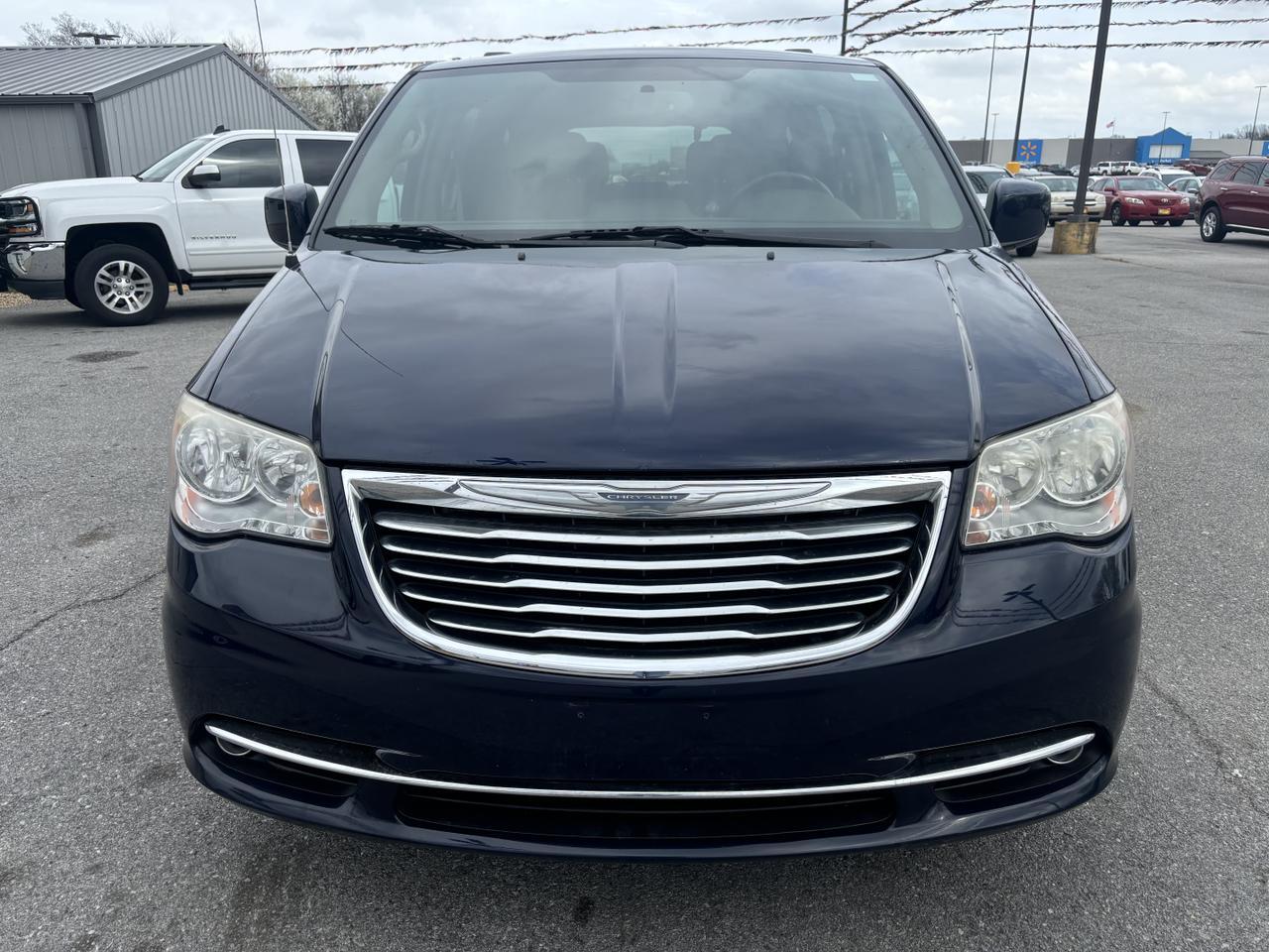 2013 Chrysler Town & Country Touring Minivan 4D