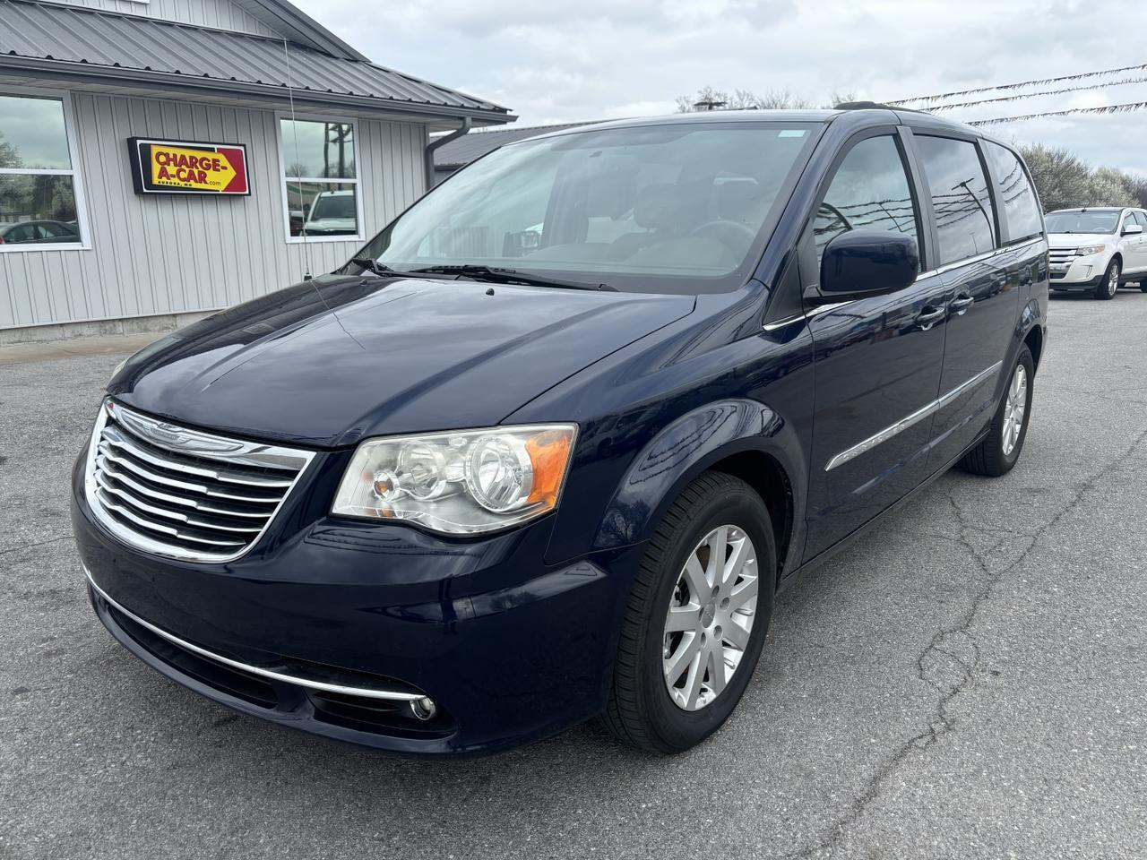 2013 Chrysler Town & Country Touring Minivan 4D