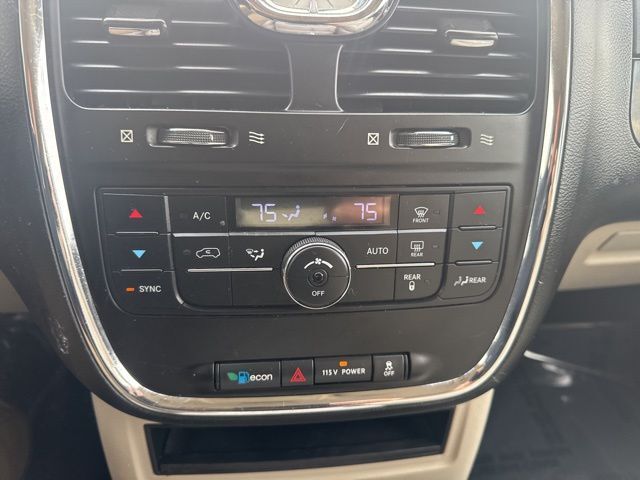 2013 Chrysler Town &amp; Country Touring West Burlington IA