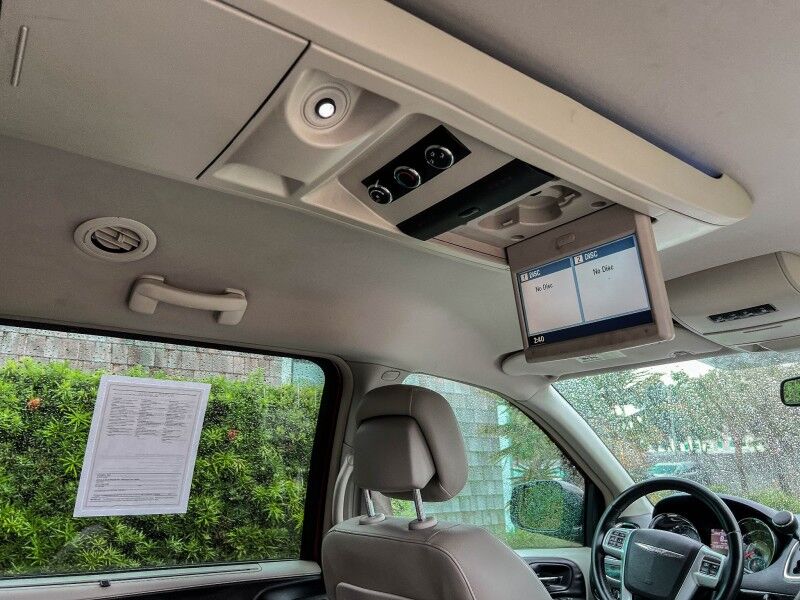 2013 Chrysler Town & Country Touring Wilmington NC