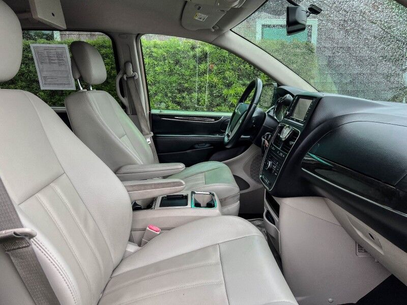 2013 Chrysler Town & Country Touring Wilmington NC