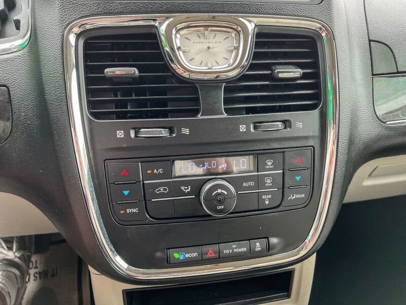 2013 Chrysler Town & Country Touring Wilmington NC