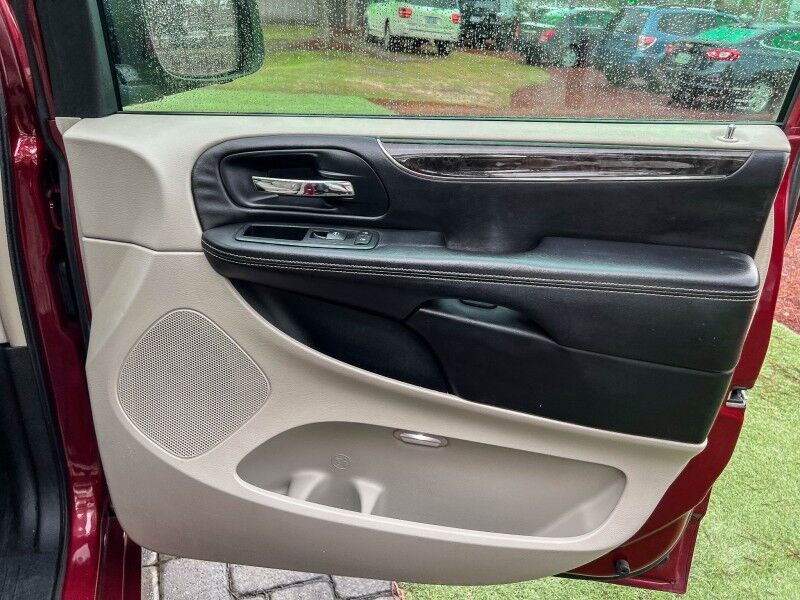 2013 Chrysler Town & Country Touring Wilmington NC