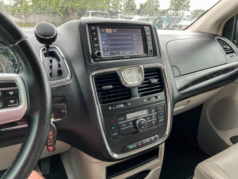 2013 Chrysler Town & Country Touring Wilmington NC
