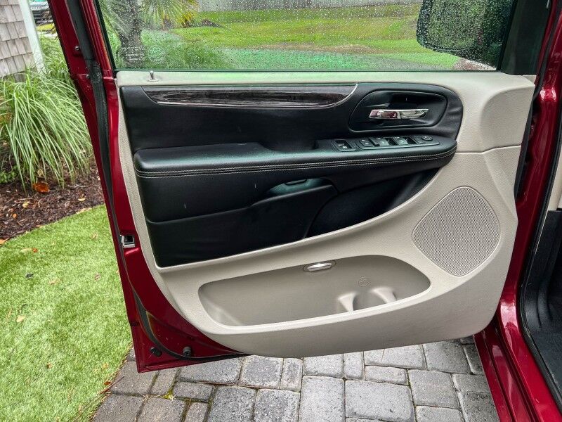 2013 Chrysler Town & Country Touring Wilmington NC