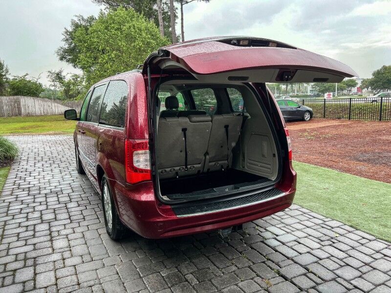 2013 Chrysler Town & Country Touring Wilmington NC