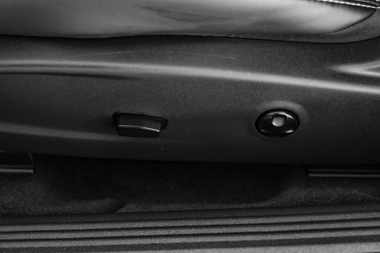 2013 Dodge Challenger R/T PLUS 5.7L HEMI AUTOMATIC NAVIGATION LEATHER HEATED SEATS KEY Carrollton TX