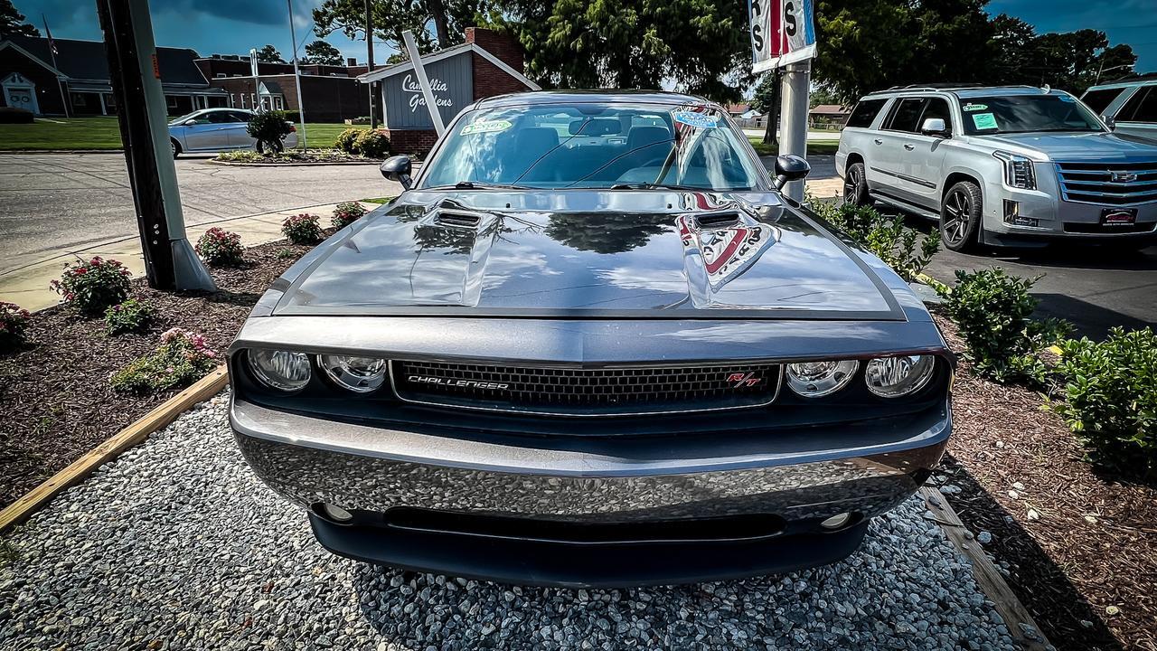 2013 Dodge Challenger R/T PLUS 5.7L HEMI V8, USB PORT, BLUETOOTH, HEATED LEATHER SEATS, CLEAN