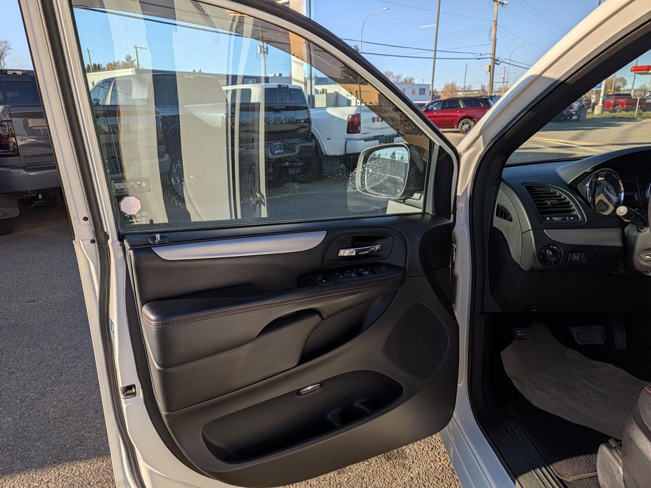 2013 Dodge Grand Caravan RT FWD | V6 Pentastar | Stone White | Power Liftgate | Power Sliding Doors | Black Interior Redwater AB