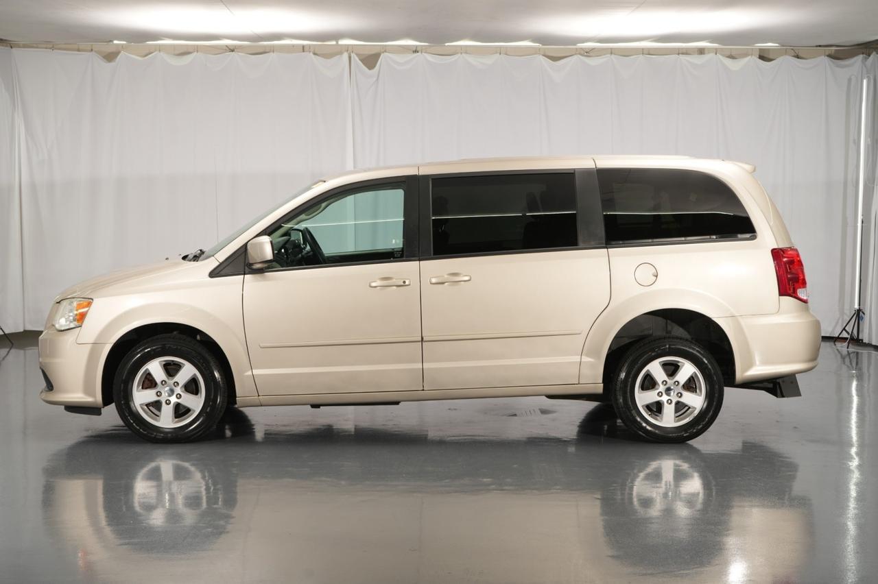 2013 Dodge Grand Caravan SXT Kneelvan Wheelchair Access Ramp