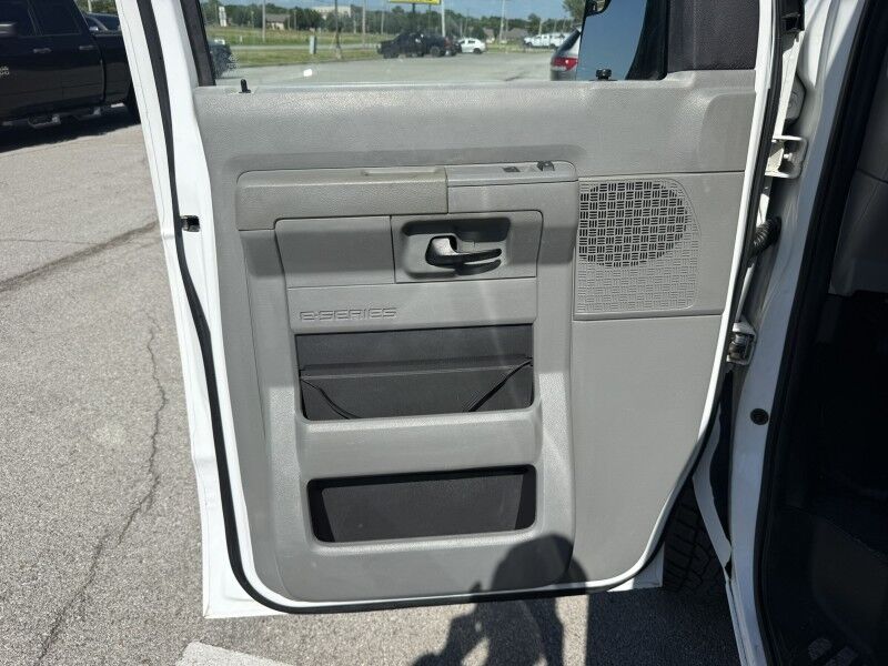 2013 Ford E-350 Passenger Van w/ Wheel Cair Lift Recreational Collinsville OK