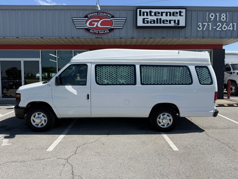 2013 Ford E-Series E-350 Super Duty Extended's photo