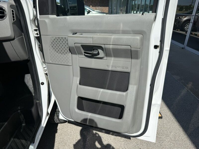 2013 Ford E-350 Passenger Van w/ Wheel Cair Lift Recreational Collinsville OK