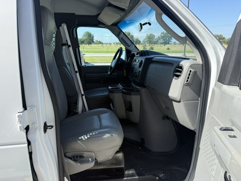 2013 Ford E-350 Passenger Van w/ Wheel Cair Lift Recreational Collinsville OK