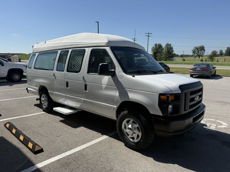 2013 Ford E-350 Passenger Van w/ Wheel Cair Lift Recreational Collinsville OK