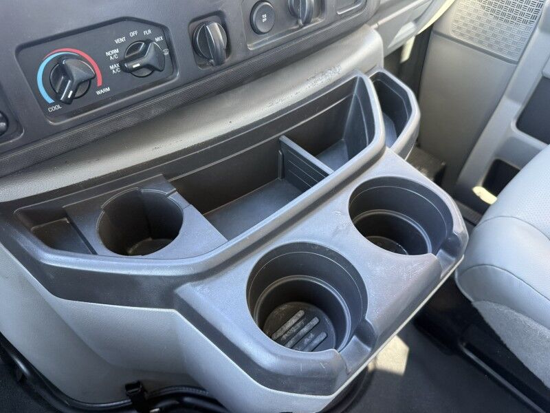 2013 Ford E-350 Passenger Van w/ Wheel Cair Lift Recreational Collinsville OK