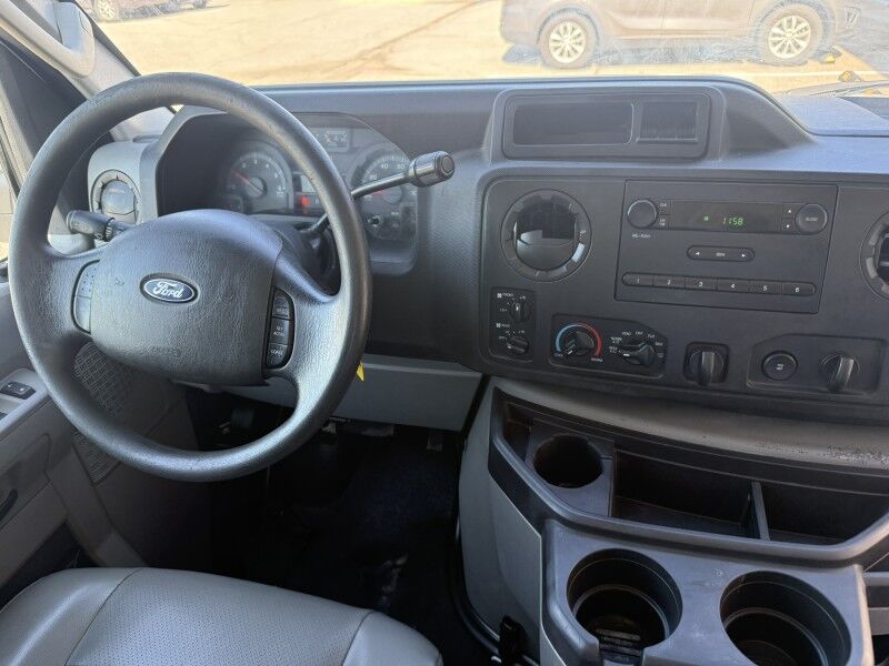 2013 Ford E-350 Passenger Van w/ Wheel Cair Lift Recreational Collinsville OK