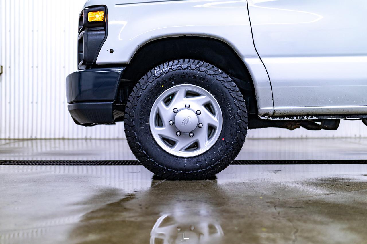 2013 Ford E-350 XL 12 Passenger Red Deer AB