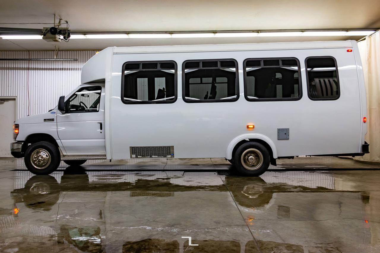 2013 Ford E-450 Cutaway 12 Passenger Wheelchair Lift Red Deer AB