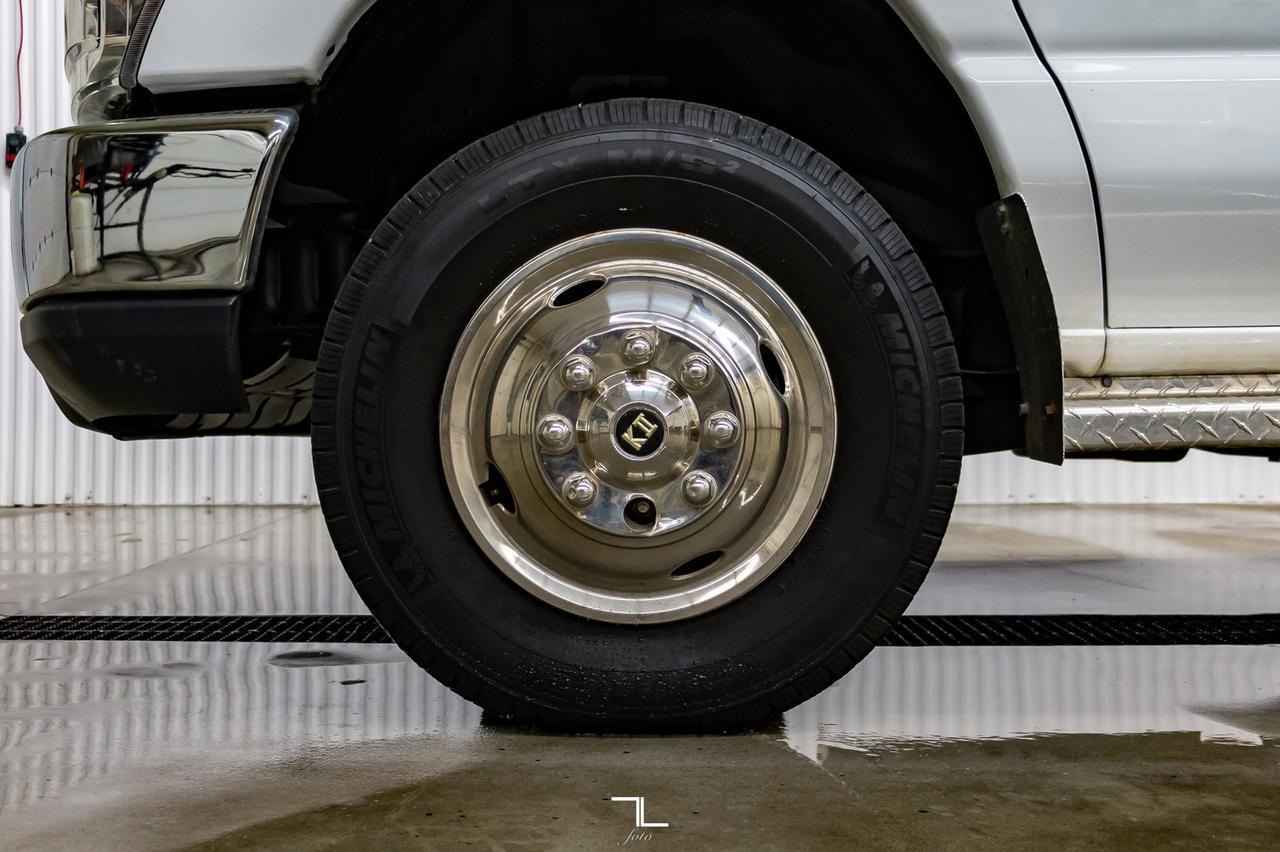 2013 Ford E-450 Cutaway 12 Passenger Wheelchair Lift Red Deer AB