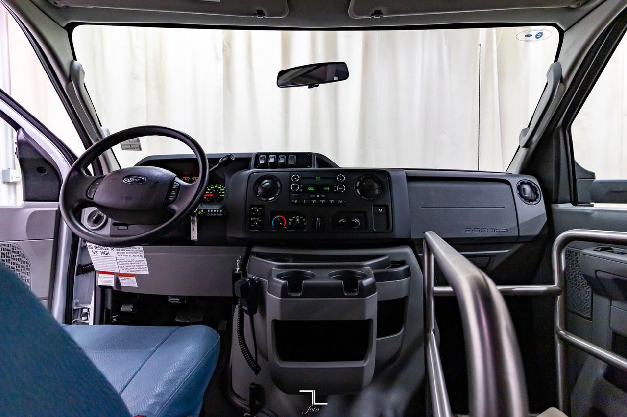 2013 Ford E-450 Cutaway 12 Passenger Wheelchair Lift Red Deer AB