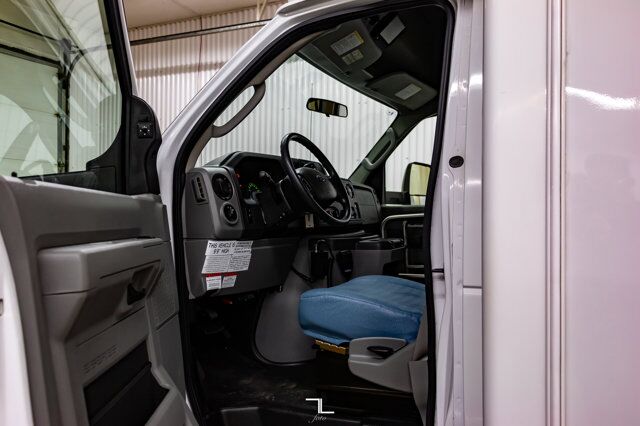 2013 Ford E-450 Cutaway 12 Passenger Wheelchair Lift Red Deer AB