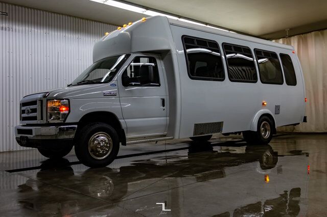 2013 Ford E-450 Cutaway 12 Passenger Wheelchair Lift Red Deer AB