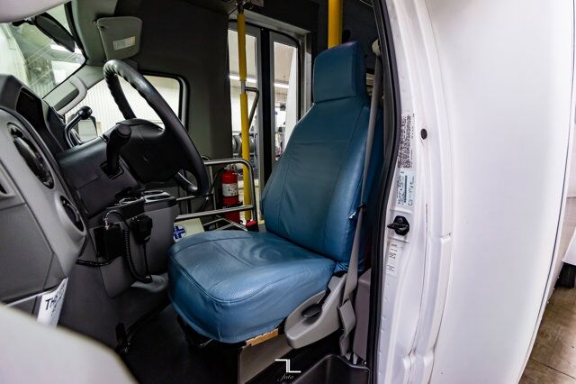 2013 Ford E-450 Cutaway 12 Passenger Wheelchair Lift Red Deer AB