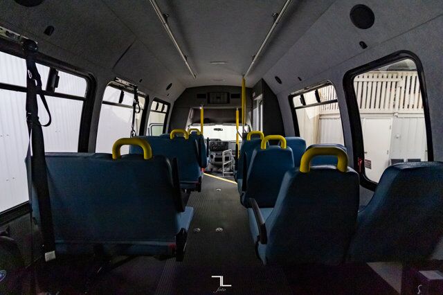 2013 Ford E-450 Cutaway 12 Passenger Wheelchair Lift Red Deer AB