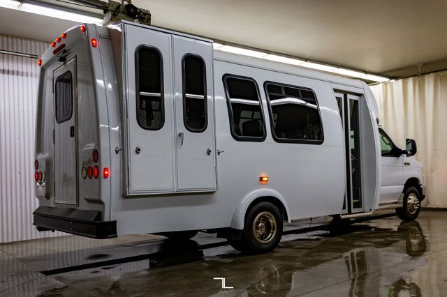 2013 Ford E-450 Cutaway 12 Passenger Wheelchair Lift Red Deer AB