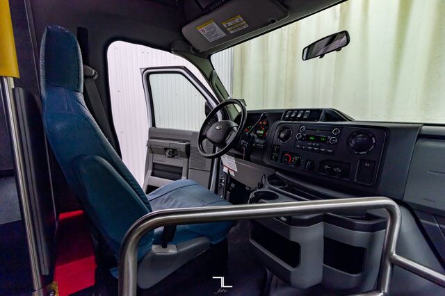 2013 Ford E-450 Cutaway 12 Passenger Wheelchair Lift Red Deer AB