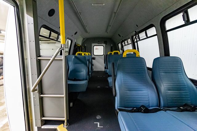 2013 Ford E-450 Cutaway 12 Passenger Wheelchair Lift Red Deer AB