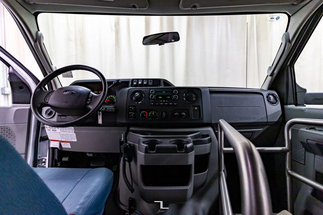 2013 Ford E-450 Cutaway 12 Passenger Wheelchair Lift Red Deer AB