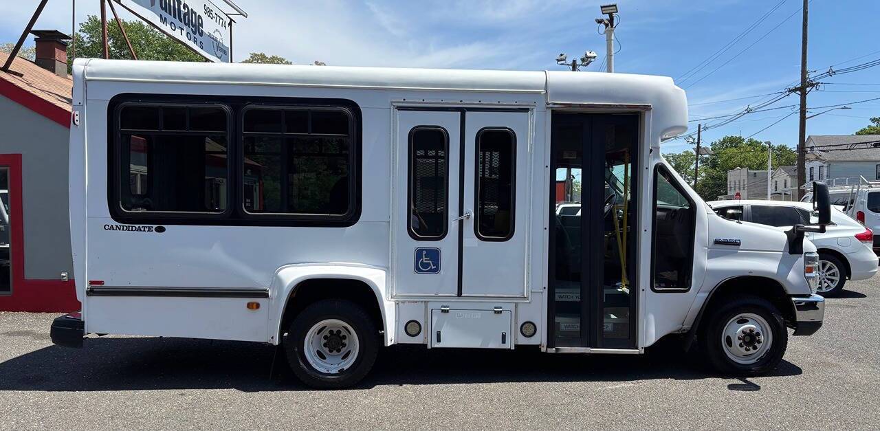 2013 Ford E-Series E 350 SD 2dr 138 in. WB DRW Cutaway Chassis Edison NJ