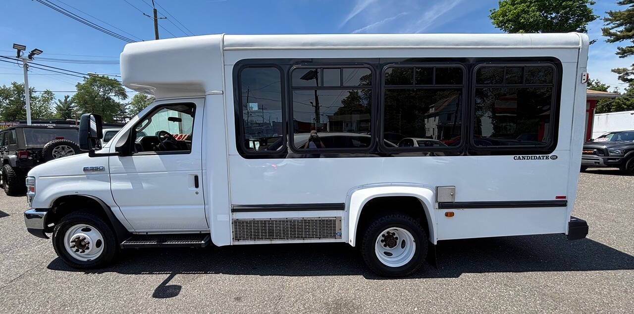 2013 Ford E-Series E 350 SD 2dr 138 in. WB DRW Cutaway Chassis Edison NJ