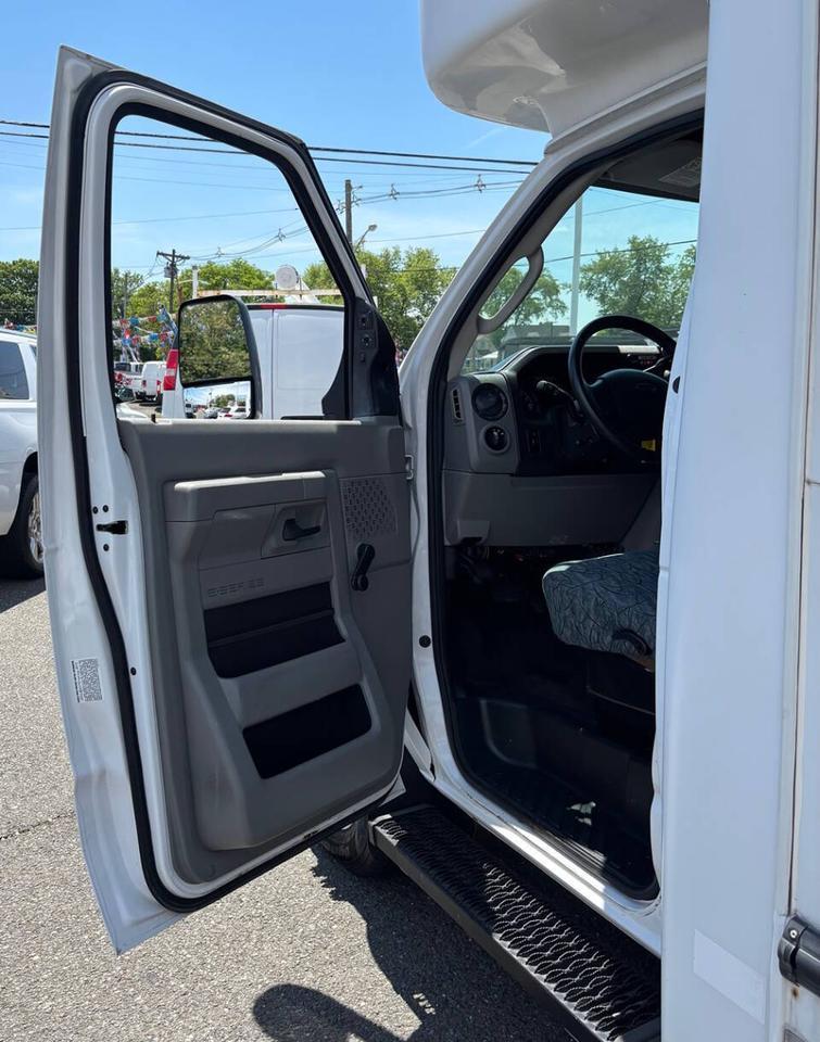 2013 Ford E-Series E 350 SD 2dr 138 in. WB DRW Cutaway Chassis Edison NJ
