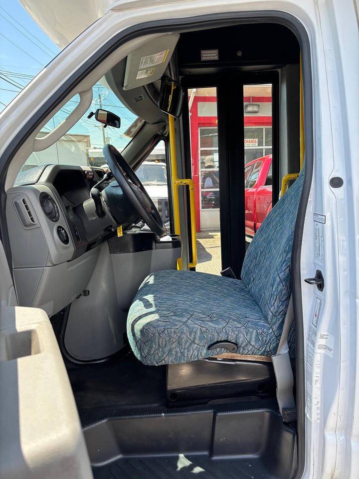 2013 Ford E-Series E 350 SD 2dr 138 in. WB DRW Cutaway Chassis Edison NJ