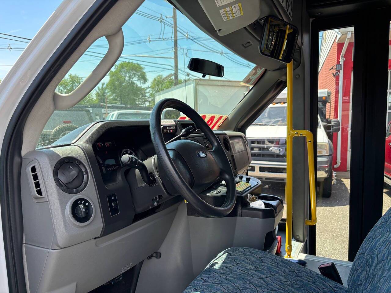 2013 Ford E-Series E 350 SD 2dr 138 in. WB DRW Cutaway Chassis Edison NJ