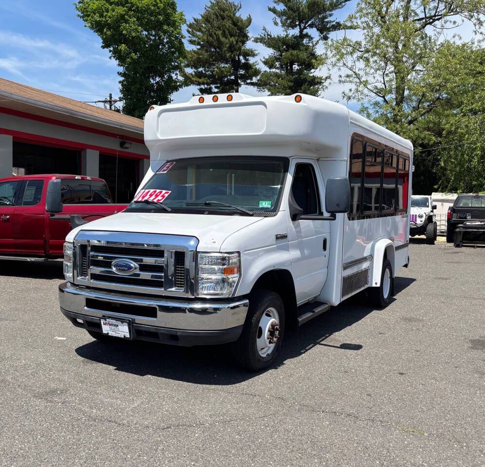 2013 Ford E-Series E 350 SD 2dr 138 in. WB DRW Cutaway Chassis Edison NJ
