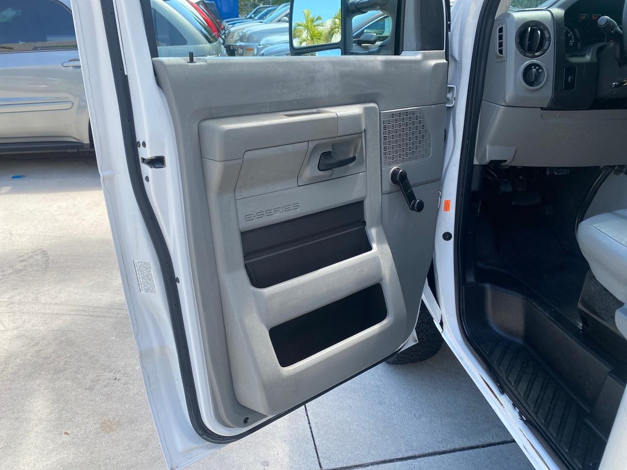 2013 Ford Econoline Commercial Cutaway 1 OWNER E 450 BOX TRUCK Pompano Beach FL