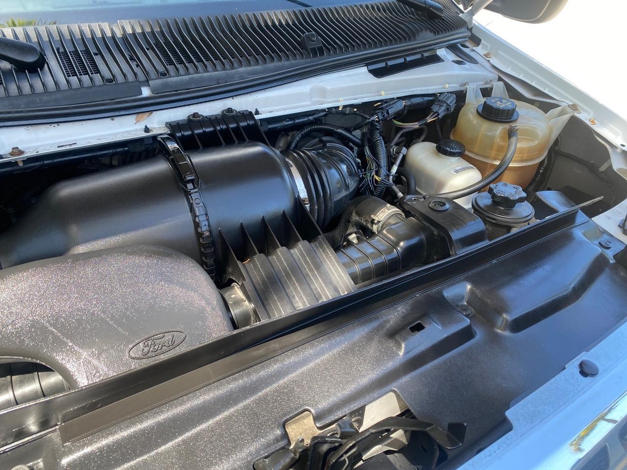 2013 Ford Econoline Commercial Cutaway 1 OWNER E 450 BOX TRUCK Pompano Beach FL