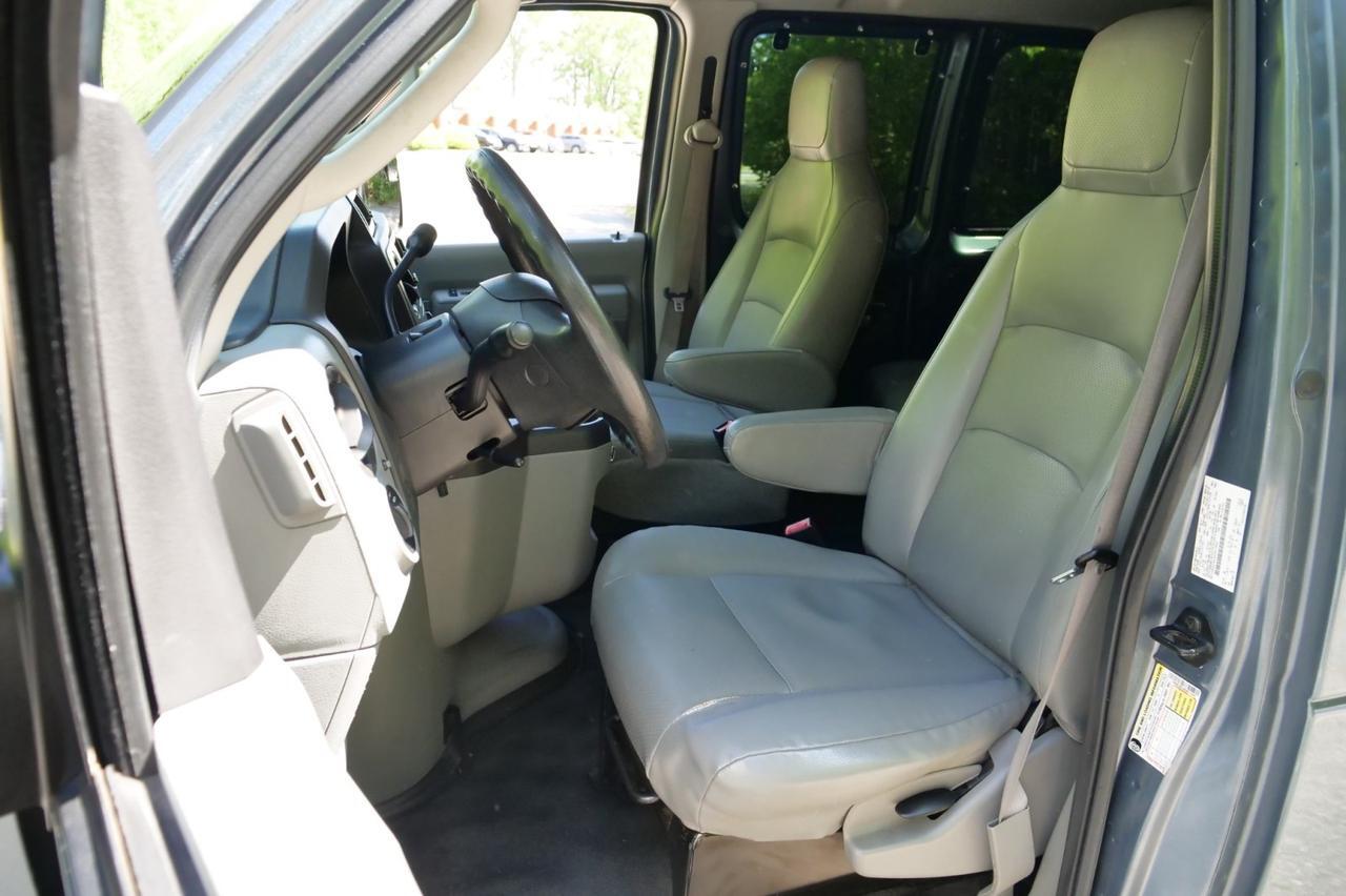 2013 Ford Econoline Wagon XL / 12 Passenger Van / 5.4L V8! Lincolnton NC